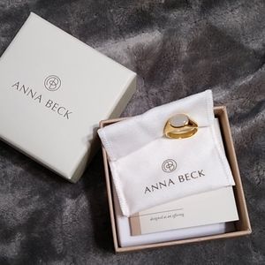 NWOT Anna Beck Med Signet Ring Moonstone